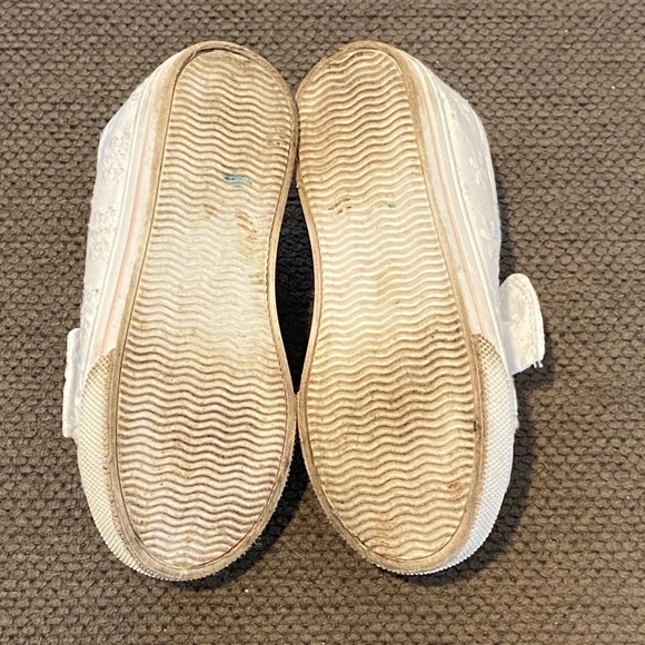 OshKosh white slip on sneakers, toddler size 9 - Picture 3 of 6